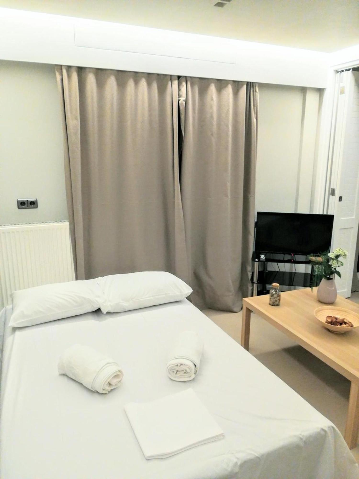 Luxurious Minimal Apartment In Acropolis Atina Dış mekan fotoğraf